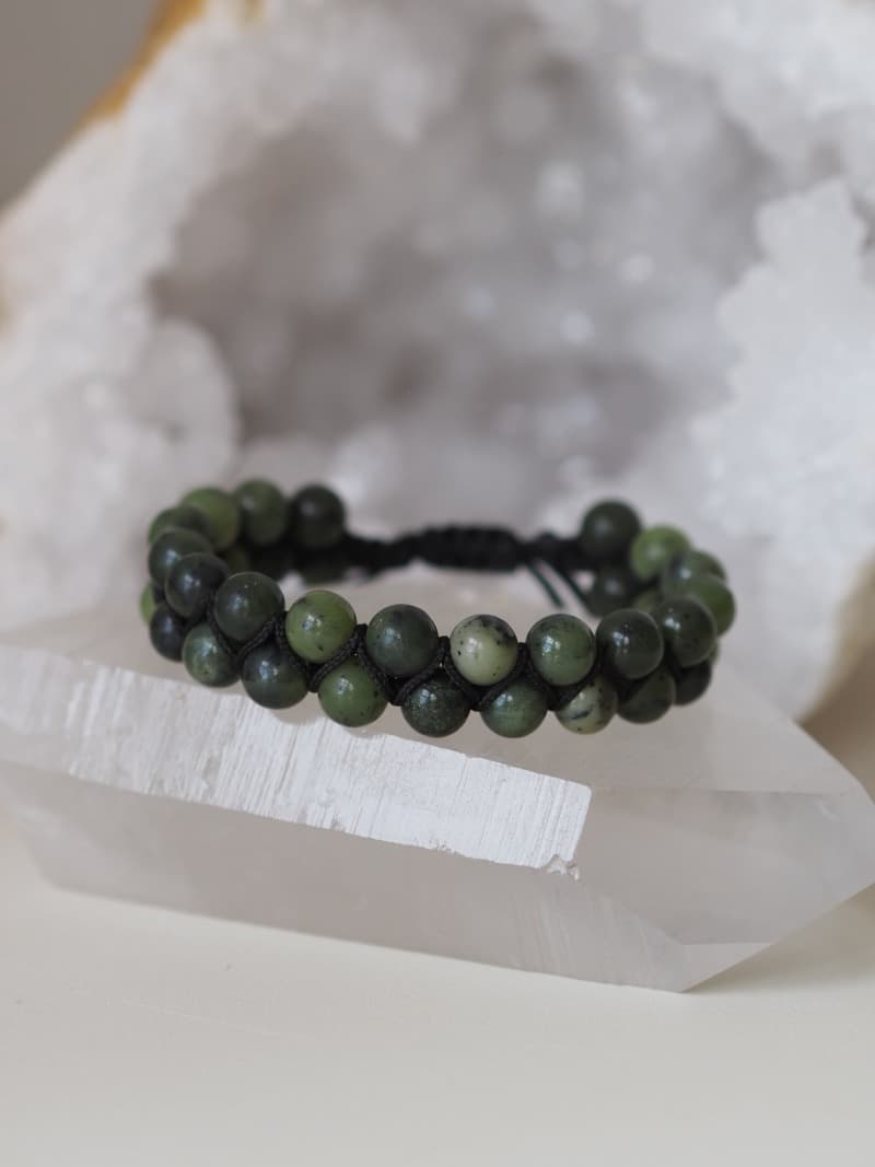 53 Naramek z mineralu Nefrit