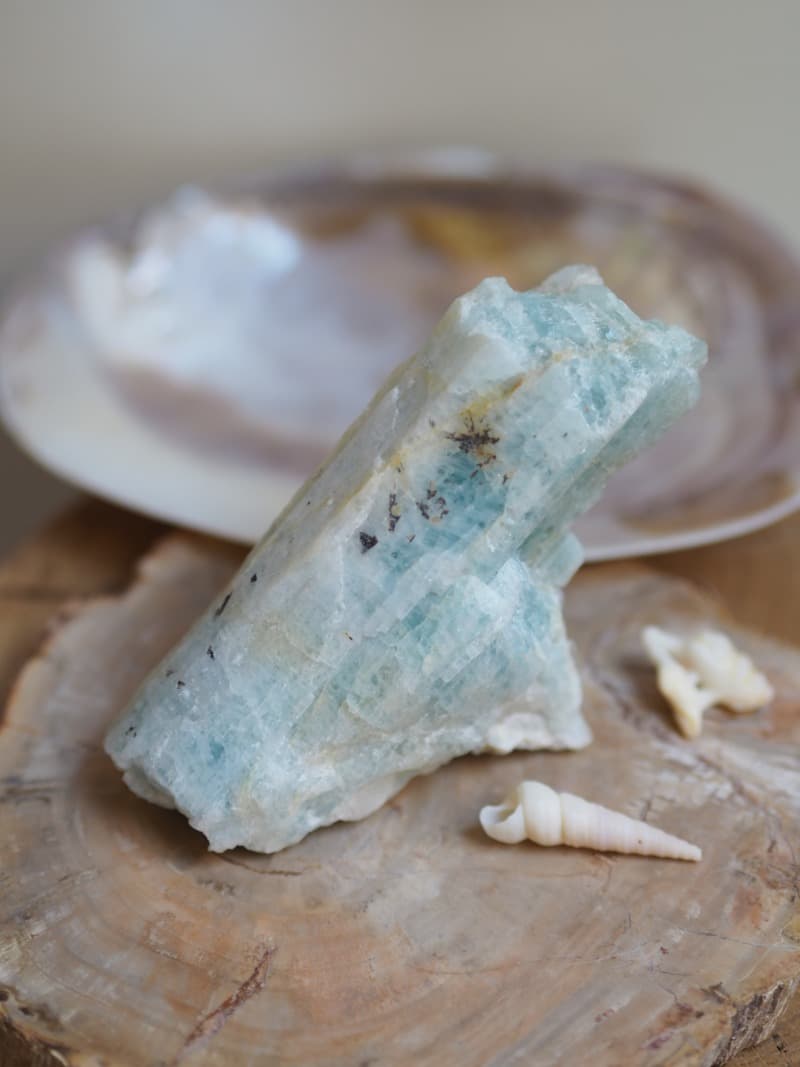 128 Akvamarin surovy