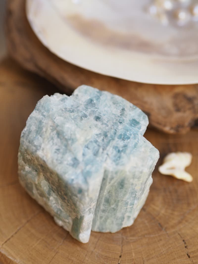 103 Akvamarin surovy