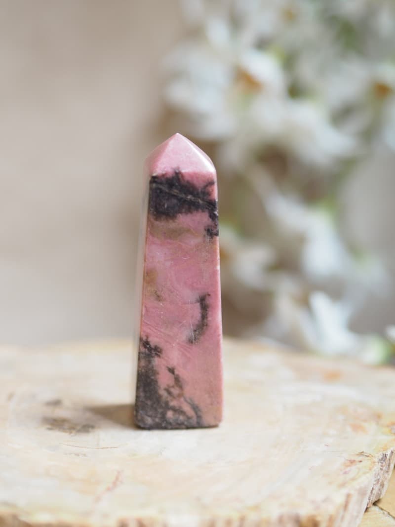 2 Rodonit obelisk