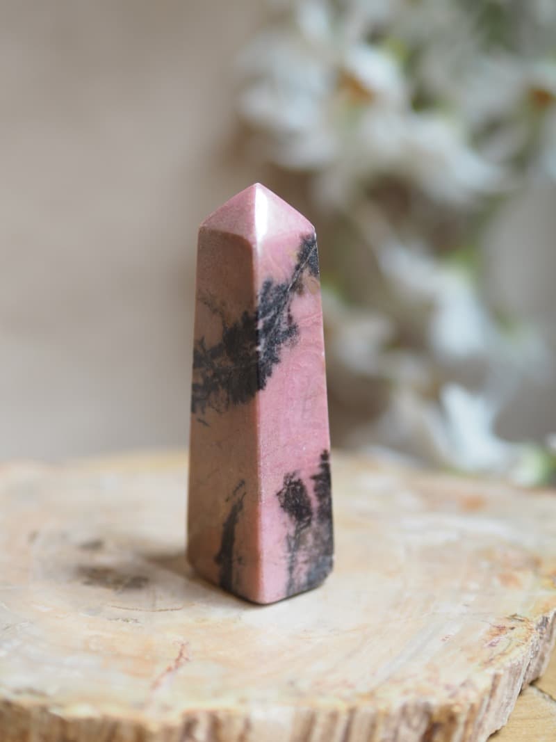 4 Rodonit obelisk
