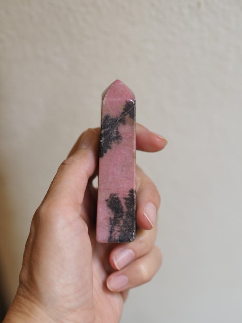 5 Rodonit obelisk