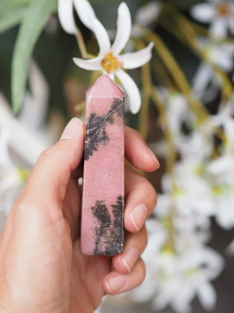 6 Rodonit obelisk