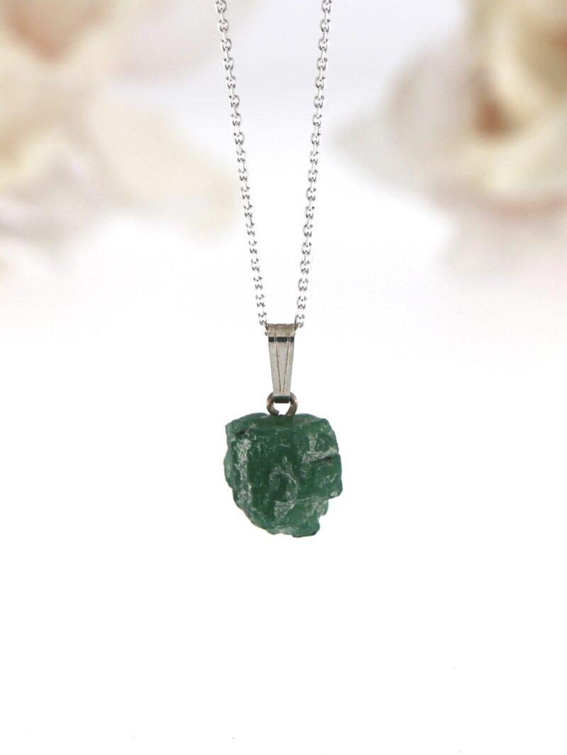 Smaragd surový přívěsek, cca 1,3 cm