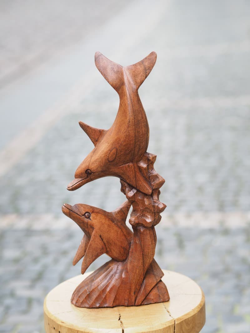 1 Drevorezba delfini Bali