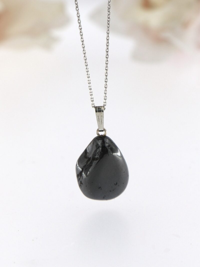 Hematit přívěsek, cca 2 cm