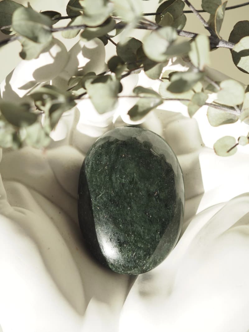 19 Nefrit hmatka oval