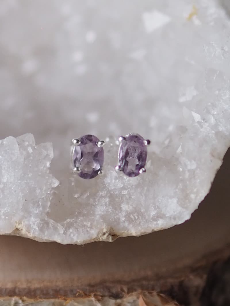 8 Stribrne nausnice Ametyst