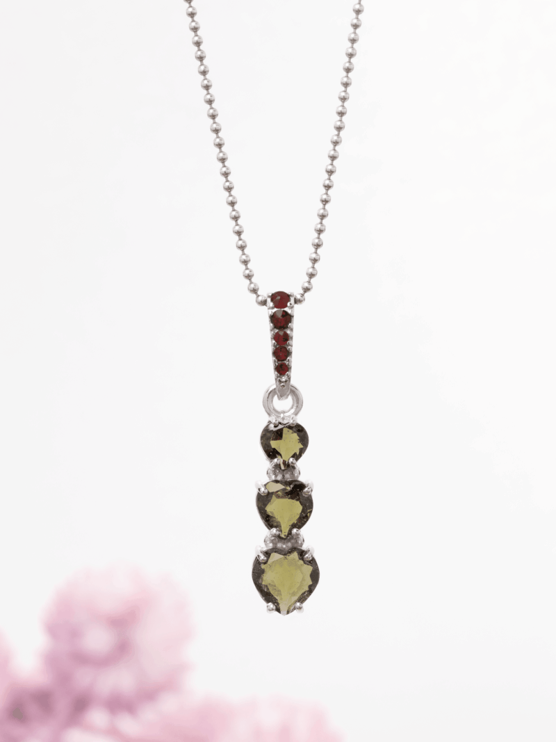 Vltavín přívěsek s Granáty 1,95 g