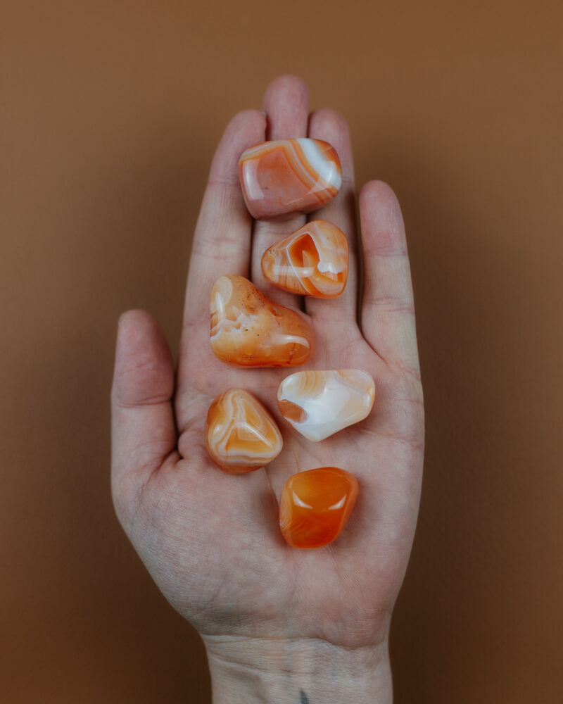 Karneol pruhovaný tromlovaný cca 12 g