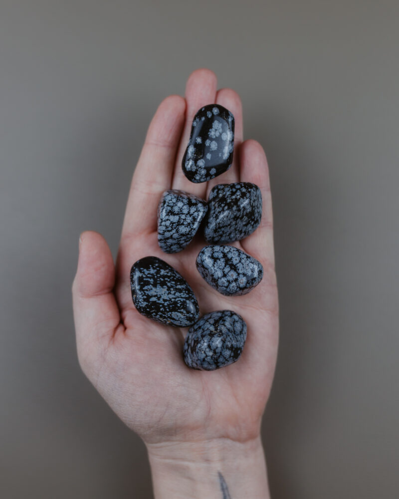 Vločkový Obsidián tromlovaný cca 15 g