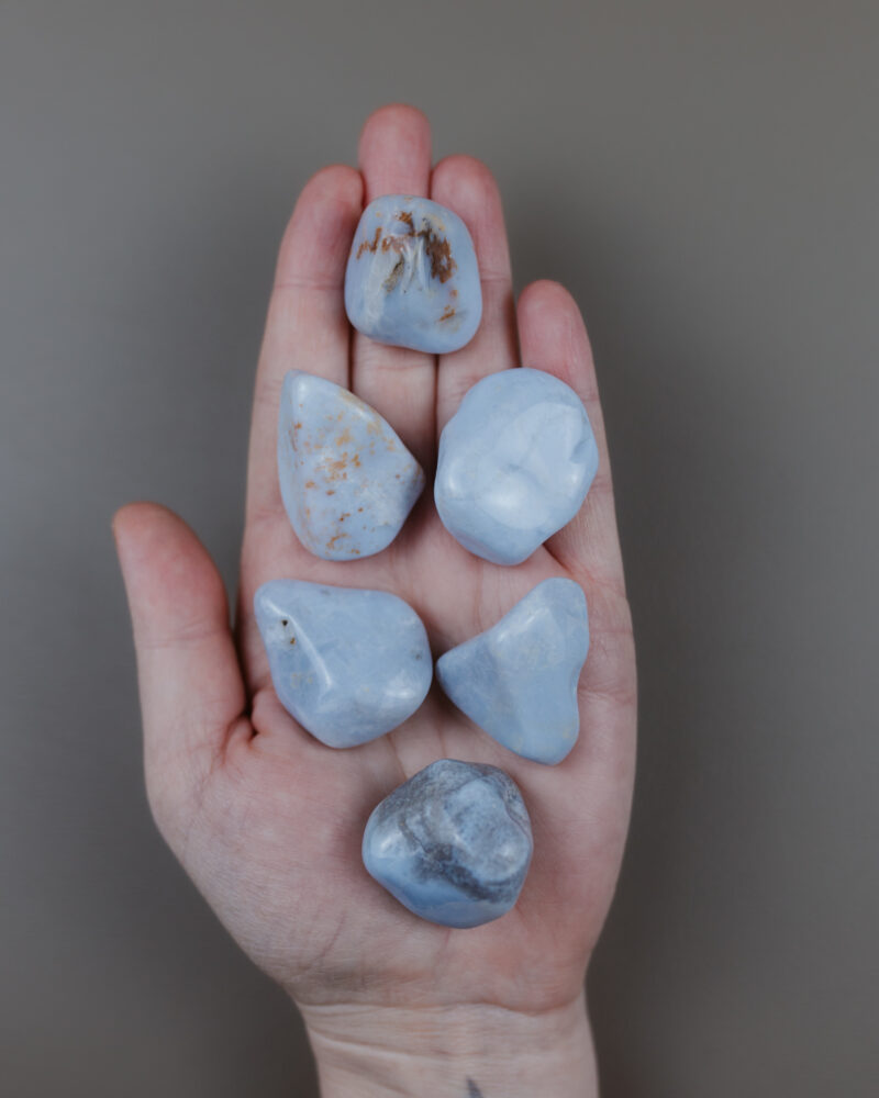 Chalcedon tromlovaný cca 18 g