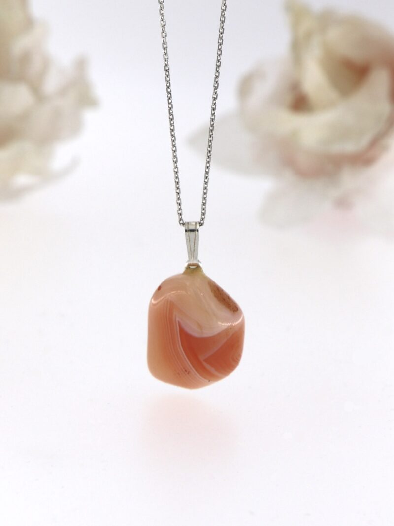 Achát meruňkový přívěsek, cca 2 cm