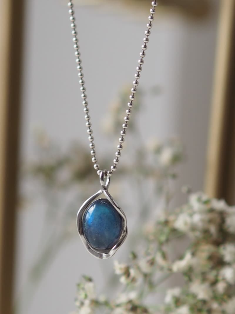 7 Labradorit stribrny privesek